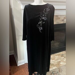 Size 22 Black Velvet Midi Stretch Dress Embroidered EUC 1990s Vintage